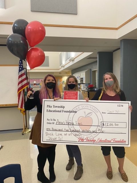 Anastasia Luc receiving a PTEF grant for FCPA