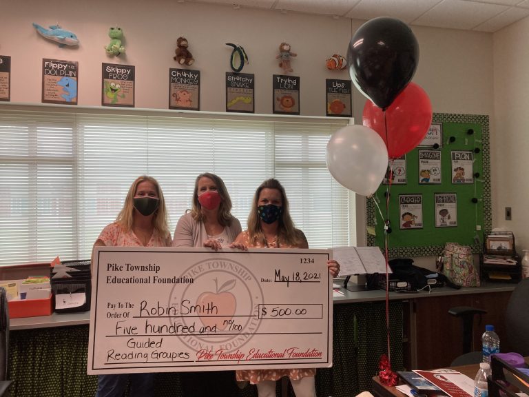 Robin Smith receiving a PTEF grant for Guided Reading Groupies
